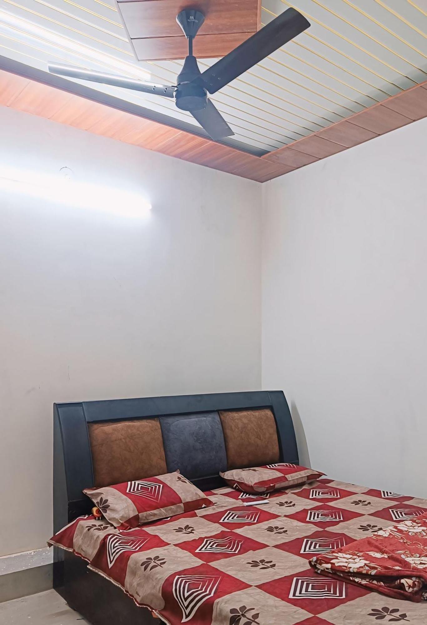 מטורה Keshav Narayan Home Stay מראה חיצוני תמונה