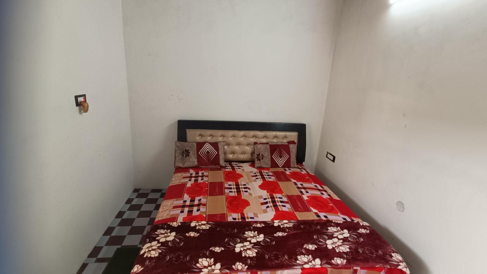 מטורה Keshav Narayan Home Stay מראה חיצוני תמונה