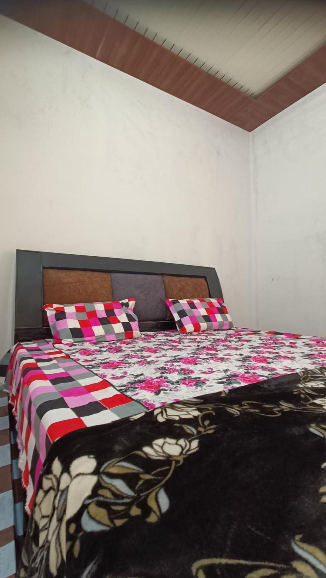 מטורה Keshav Narayan Home Stay מראה חיצוני תמונה