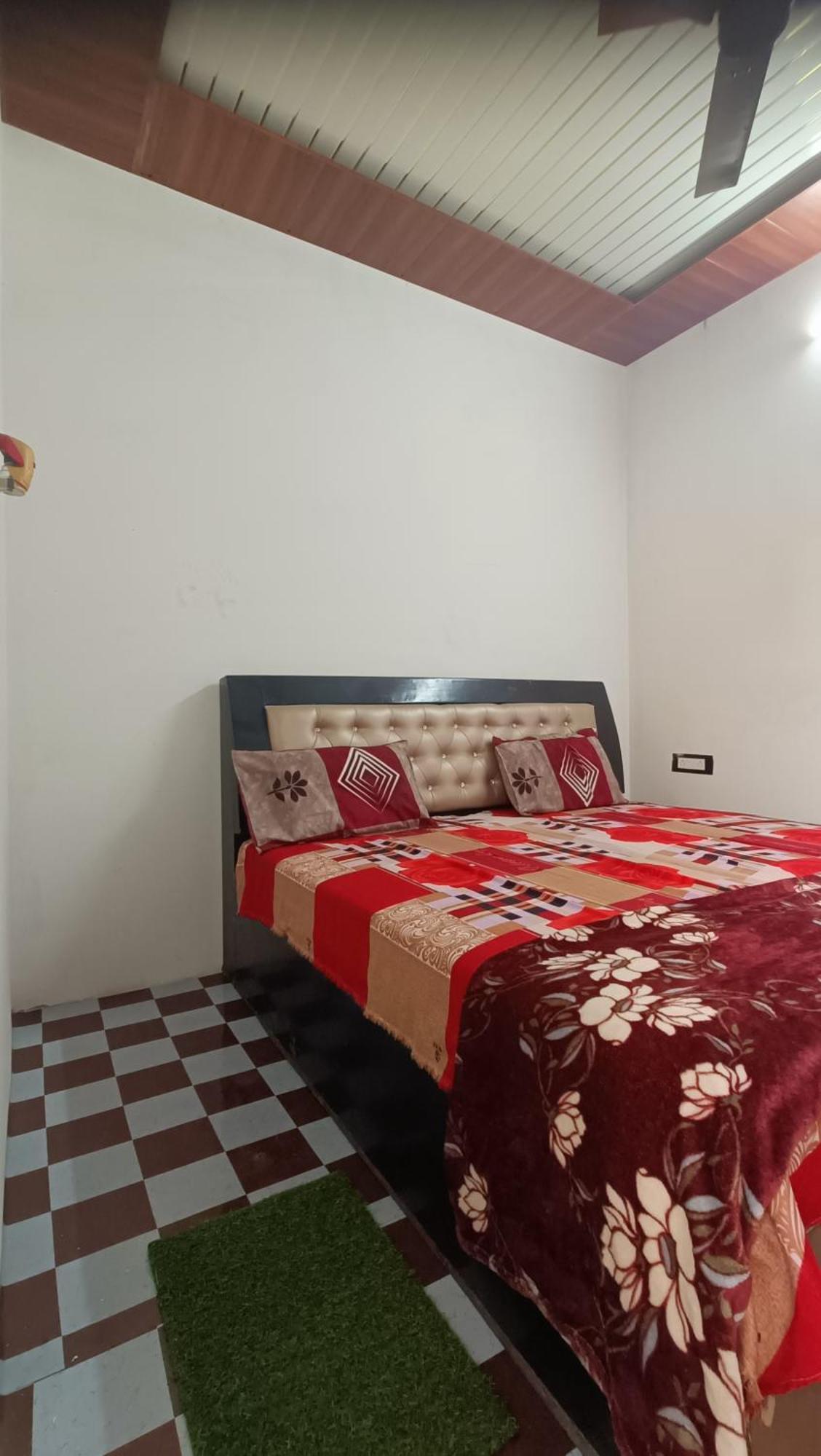 מטורה Keshav Narayan Home Stay מראה חיצוני תמונה