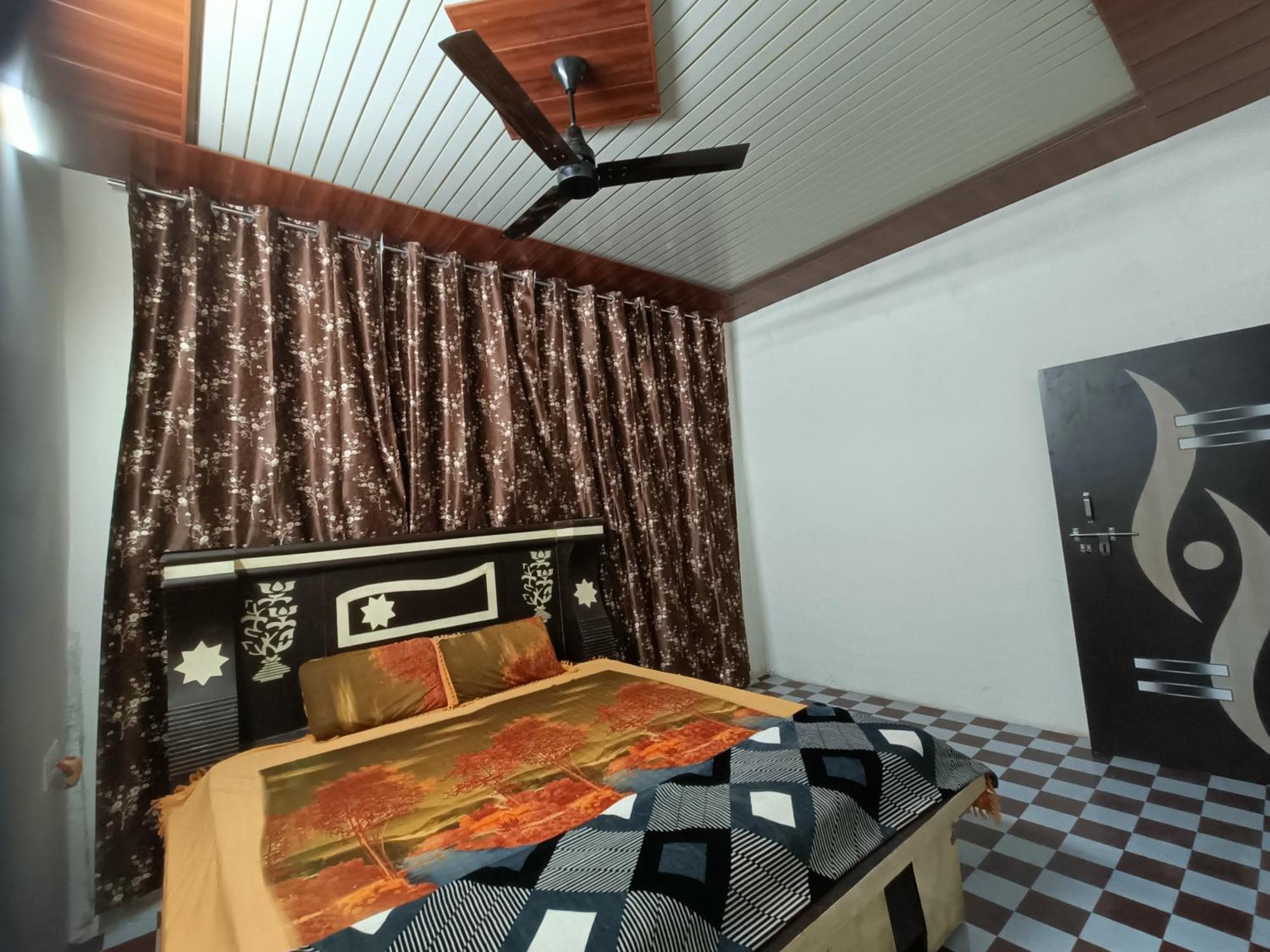מטורה Keshav Narayan Home Stay מראה חיצוני תמונה